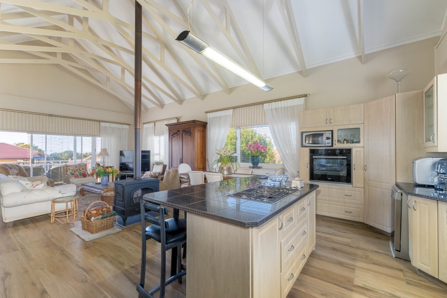 5 Bedroom Property for Sale in Outeniqua Strand Western Cape